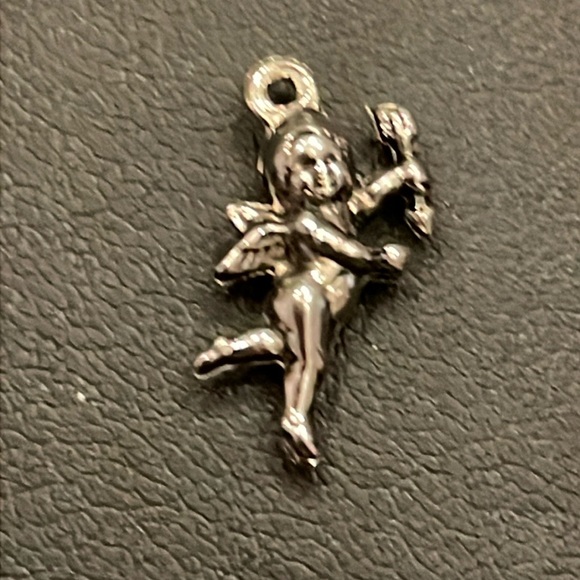 4 vintage Charm Lot 2  stamped 925or Sterling the others are silver no stamp. - Picture 3 of 7